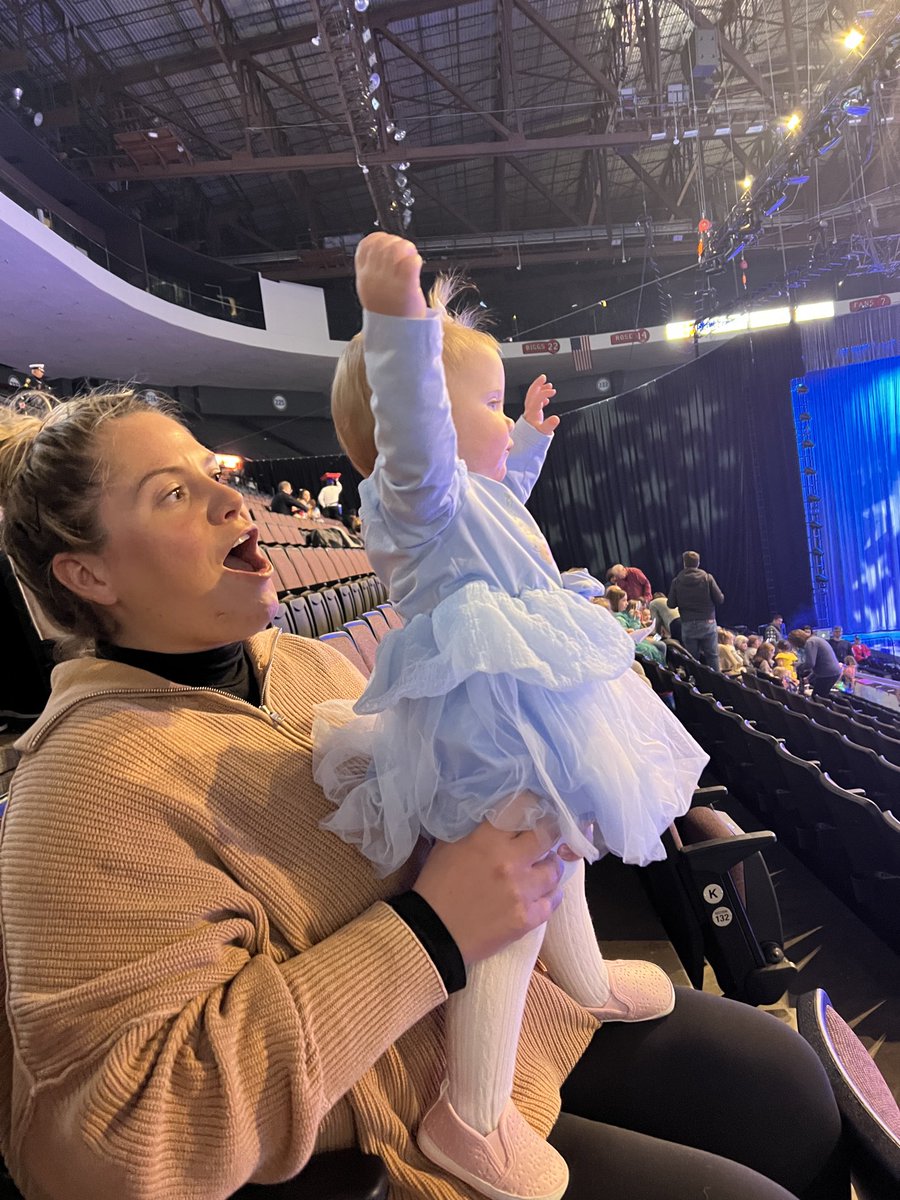 TechTeachMES's tweet image. #DisneyOnIce