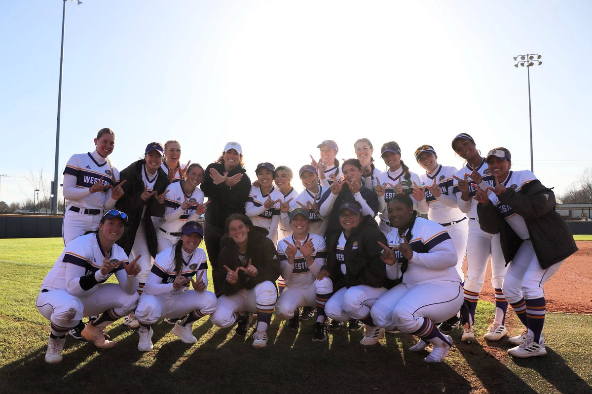 Birthday W!!! Cheers to ringing in 35 with the crew. First win in our new conference. 💜👐🏼