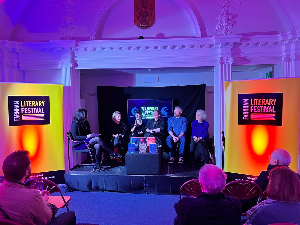 A fearfully good way to end Farnham Literary Festival 2024! 🦇 Thank you to @moonflowerbooks for sponsoring the ultimate gothic fiction panel featuring the incredible @frankieisswell @Anna_Mazz @essiefox @LouiseDWriter @WHusseyAuthor @MichellePaver 👁️ #farnhamlitfest