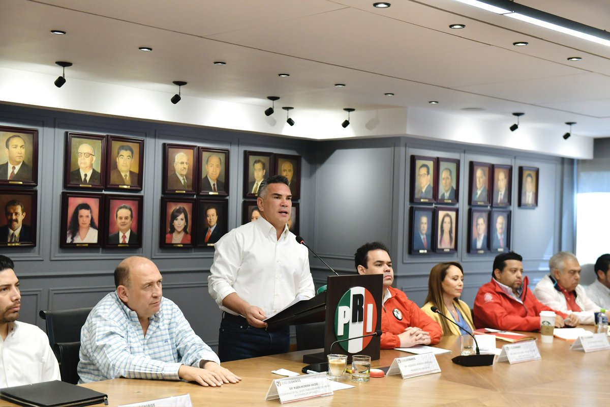 OmarGarciaL_'s tweet photo. En el @PRI_Nacional, estamos comprometidos a mantener una estrecha conexión con los ciudadanos. Contamos con los cuadros más capacitados y preparados, estamos listos para demostrarlo en estas elecciones de 2024. https://t.co/3PuJyzBDuN