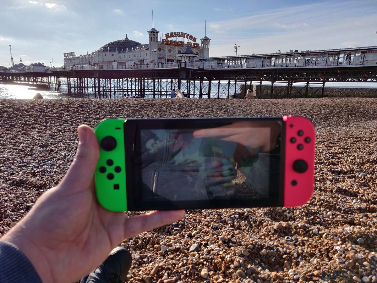 HPinder500's tweet photo. @Nintendeal At the beach when I used to live near there, although it was too sunny to see much on this occasion 😂 https://t.co/BWXzKfmiBk