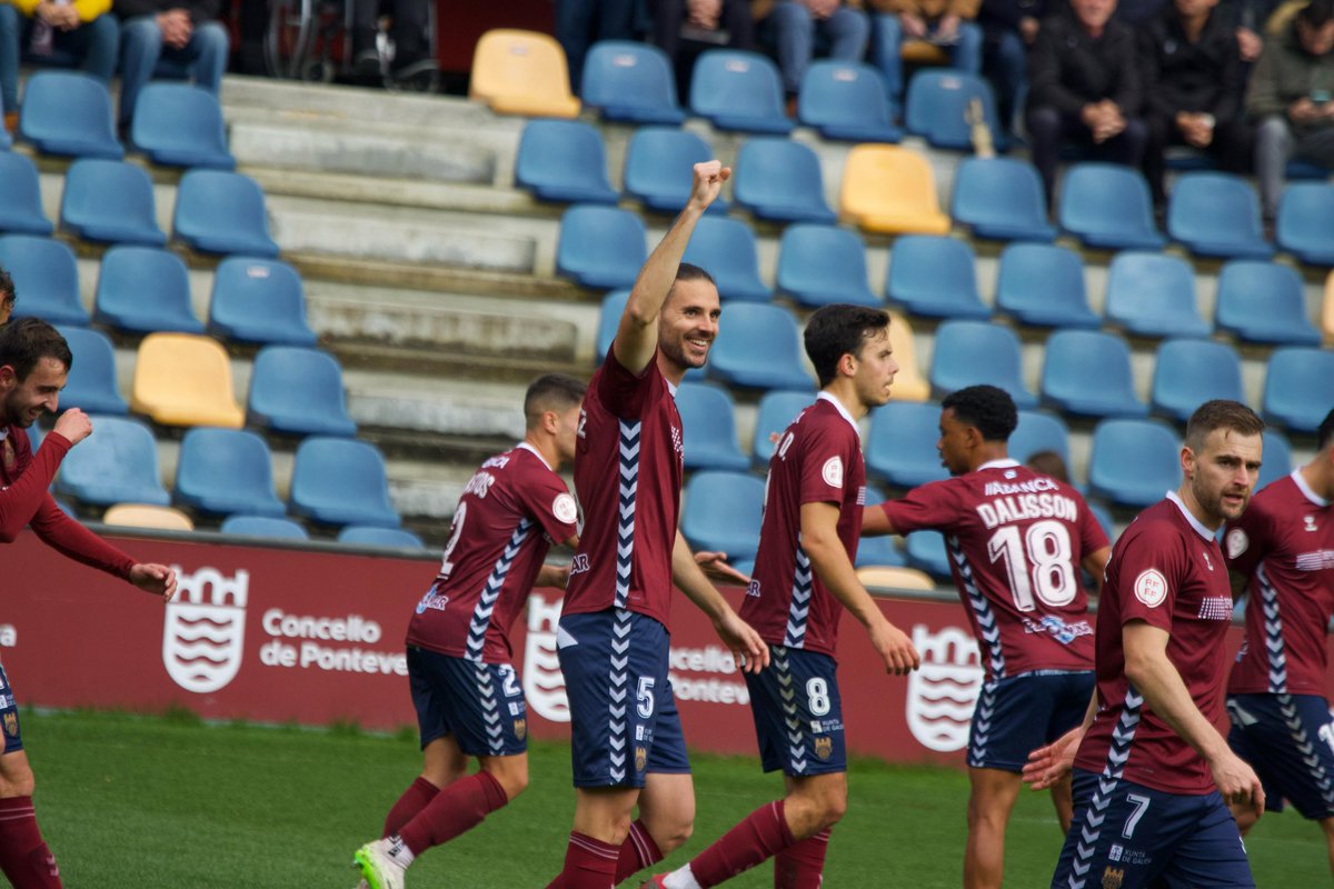 PontevedraCFSAD's tweet photo. Primer gol como granate 😍⚽️

Súper @mariiogomez35 ♥️💪🏼

#UPQSC ♥️ https://t.co/R7XyIUOoIi