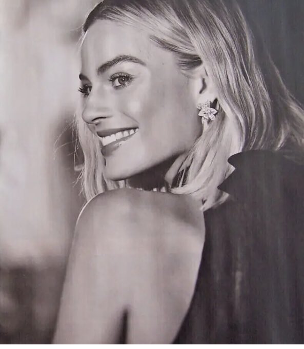 MagazineCollec1's tweet photo. Who needs an Oscar when you’re moneymaker Margot Robbie!
https://t.co/RIc2zr8ALY
#MargotRobbie
#youmagazine
#Oscars2024
#Oscars https://t.co/SLDjrn2w6B