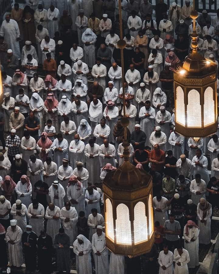 "‌لَكَ الأروَاحُ يَا رَمَضَانُ تَهفُو
وَتَغتَسِلُ النُّفُوسُ وَتَستَقِيمُ
لَئِن أقبَلتَ مُشتَاقًا إلَينَا
فَمِلءُ قُلُوبِنَا شَوقٌ عَظِيمُ."