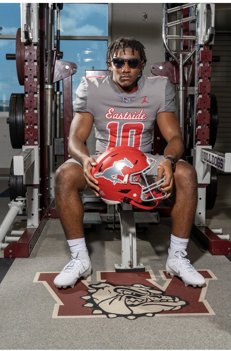 Devastating News coming out of east Houston...

North Shore senior LB Jarvon Coles died last night by gun fire. The Eastside community has been dealt a terrible blow. 

Prayers to the family and North Shore community!!!