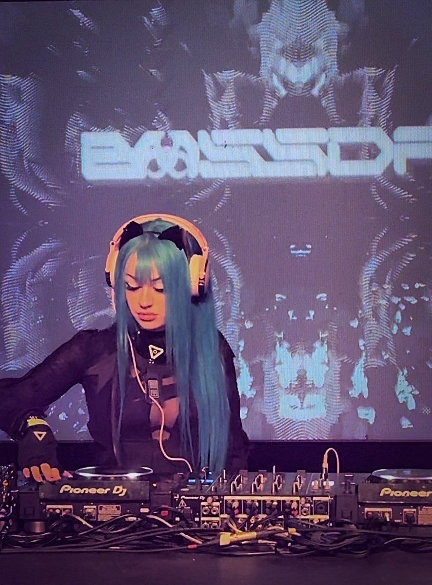 driptechh's tweet photo. Last night was so fun opening for Space Wizard with @Tu_SikMusic 🫶 thank you again for having us out @submerged216 ! https://t.co/SZpzeXxVd1