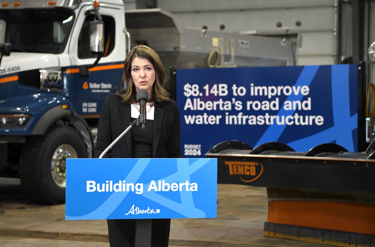 Danielle Smith tweet media