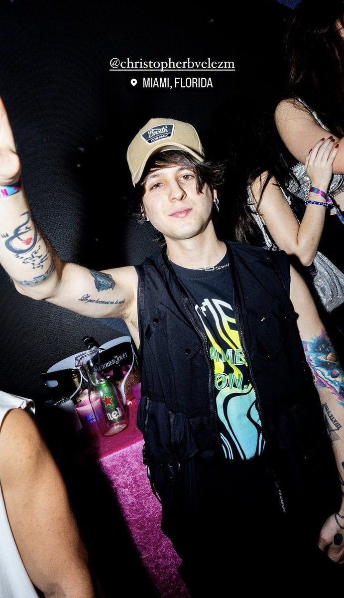 📲 bresh vía Instagram stories 

#ChristopherVelez