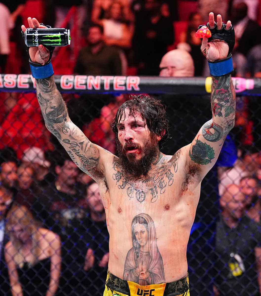 MMAHistoryToday's tweet photo. The people of Ecuador don't just love Marlon Vera because he's from there.

They love him because they know he's a warrior.

The damage he took last night would have folded a lot of people.

Chito doesn't fold. He has an unbreakable spirit. https://t.co/0AKz3Ed2cp