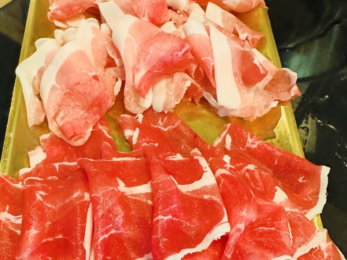 DrManisitDas's tweet photo. It's a hot pot kind of day!
#hotpot #carync #raleating #foodies #asianfood #ayce https://t.co/6WNCGFduBl
