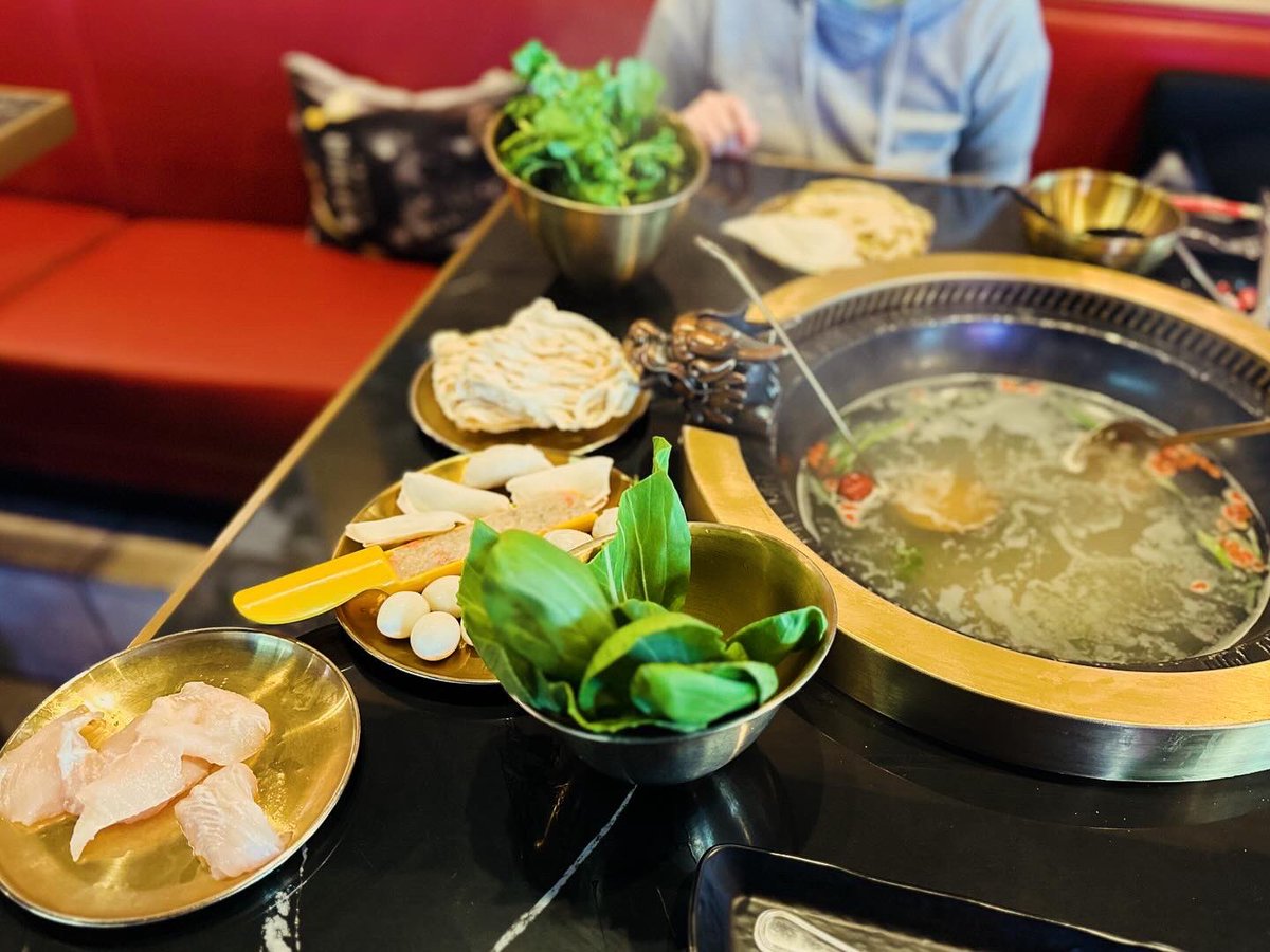 DrManisitDas's tweet photo. It's a hot pot kind of day!
#hotpot #carync #raleating #foodies #asianfood #ayce https://t.co/6WNCGFduBl