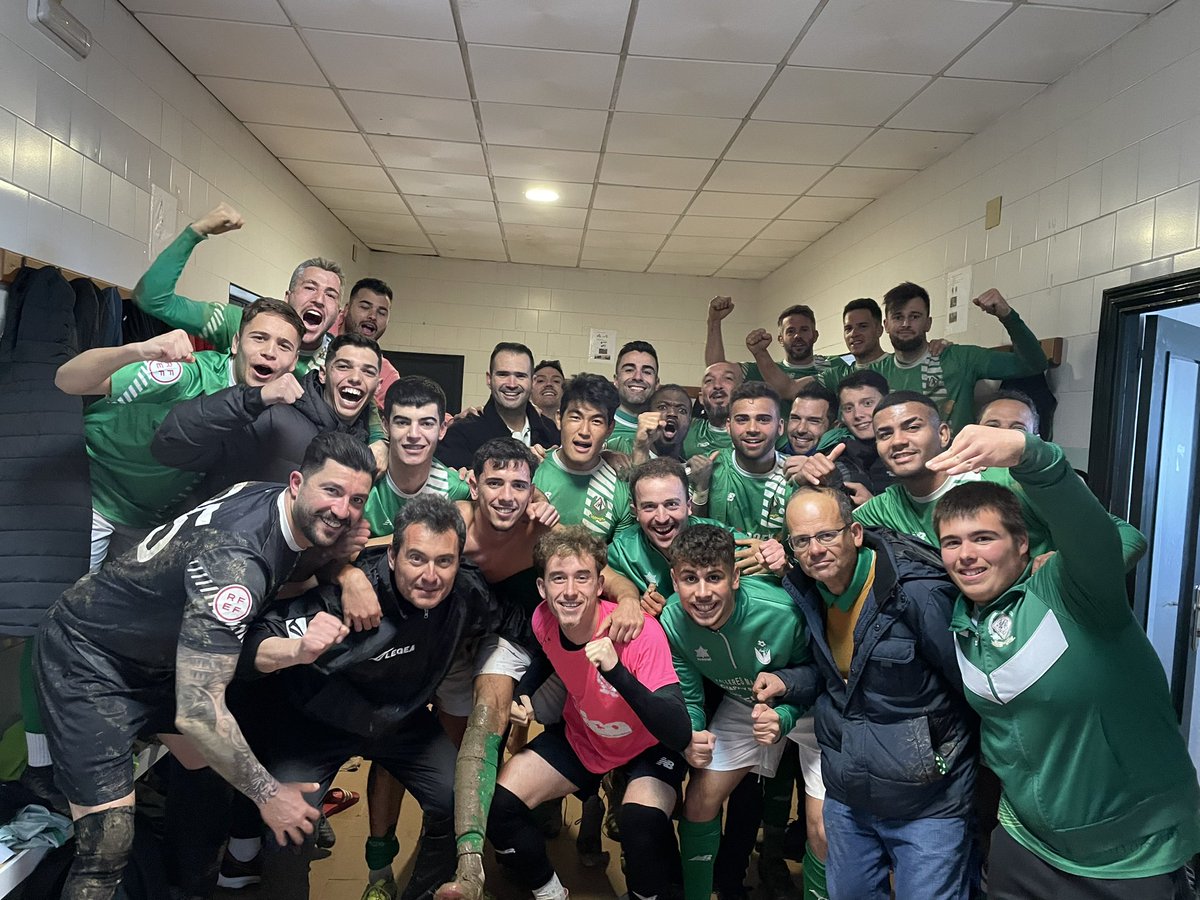 RacingValverde's tweet photo. 𝐂𝐮𝐚𝐧𝐝𝐨 𝐭𝐮 𝐜𝐨𝐫𝐚𝐳𝐨́𝐧 𝐬𝐞 𝐜𝐚𝐧𝐬𝐞, 𝐩𝐞𝐥𝐞𝐚 𝐜𝐨𝐧 𝐭𝐮 𝐞𝐬𝐩𝐢́𝐫𝐢𝐭𝐮 +𝟑 💚🤍

#VolvimosParaQuedarnos
#VamosRacing https://t.co/FxAqI0ABd0
