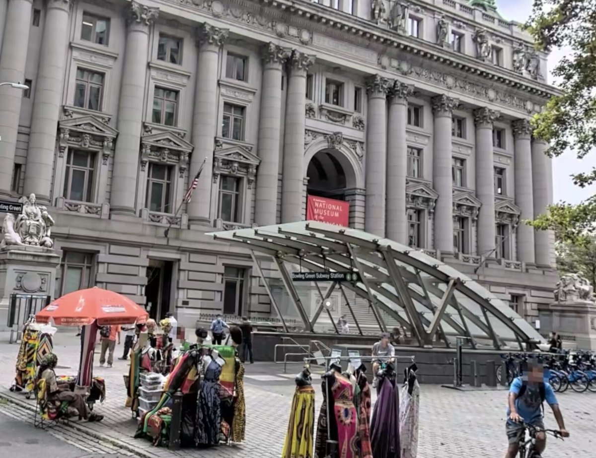 #ThenAndNow: The Alexander Hamilton U.S. Custom House and the adjacent Bowling Green station on the IRT—Lexington Avenue Line are shown here in this #NYTMCollection photo from the 1970s. Since 1994, the Custom House has been home to @SmithsonianNMAI. Have you been to this museum?