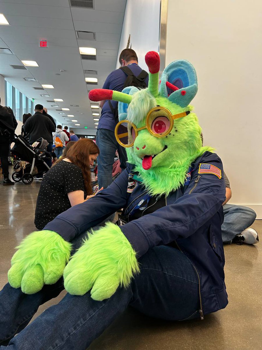 Surprise_Snoot's tweet photo. Had a rad time at Lexington Comic Con yesterday! Great to get out and see what it’s all about! https://t.co/fczOBBrJWu