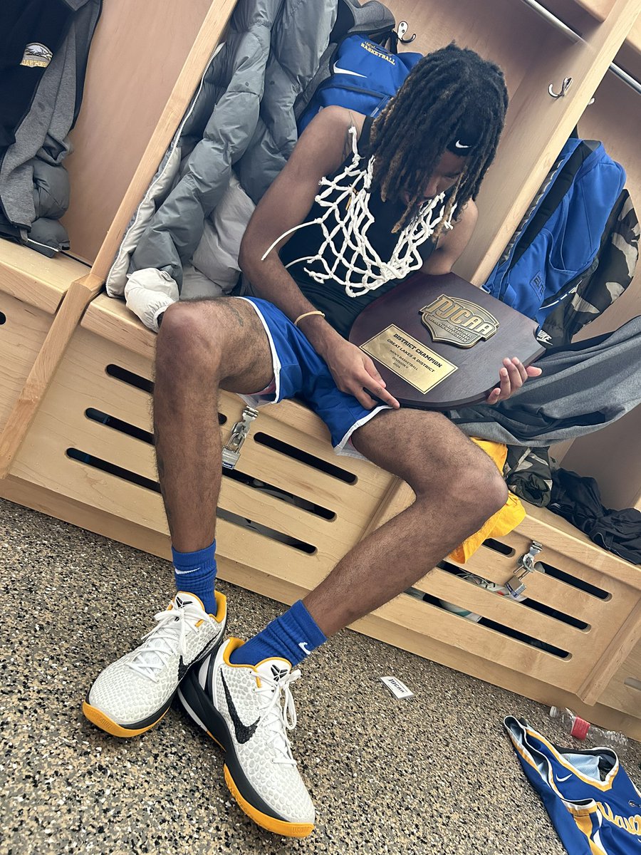 greatlikejr5's tweet photo. Blessed to be a district champ and a part of history here at hocking 🤞🏾 https://t.co/2f9qKzNjuh