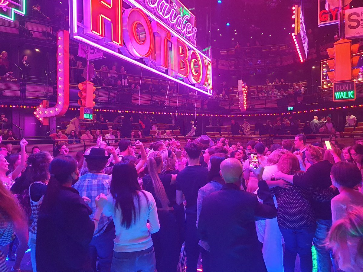 Ralph_is_Happy's tweet photo. Monday was return to the wonderfully immersive #GuysAndDolls at @_bridgetheatre in the pit. Still as good as last time saw it 6 months ago.

May have been a few cast changes but great performances by one and all 🎉🎊👏🙏 https://t.co/8wL6KOvUzp