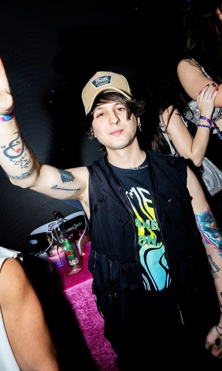 ... <a href="/christophervele/">Christopher Velez 🔺</a> ... 🌃