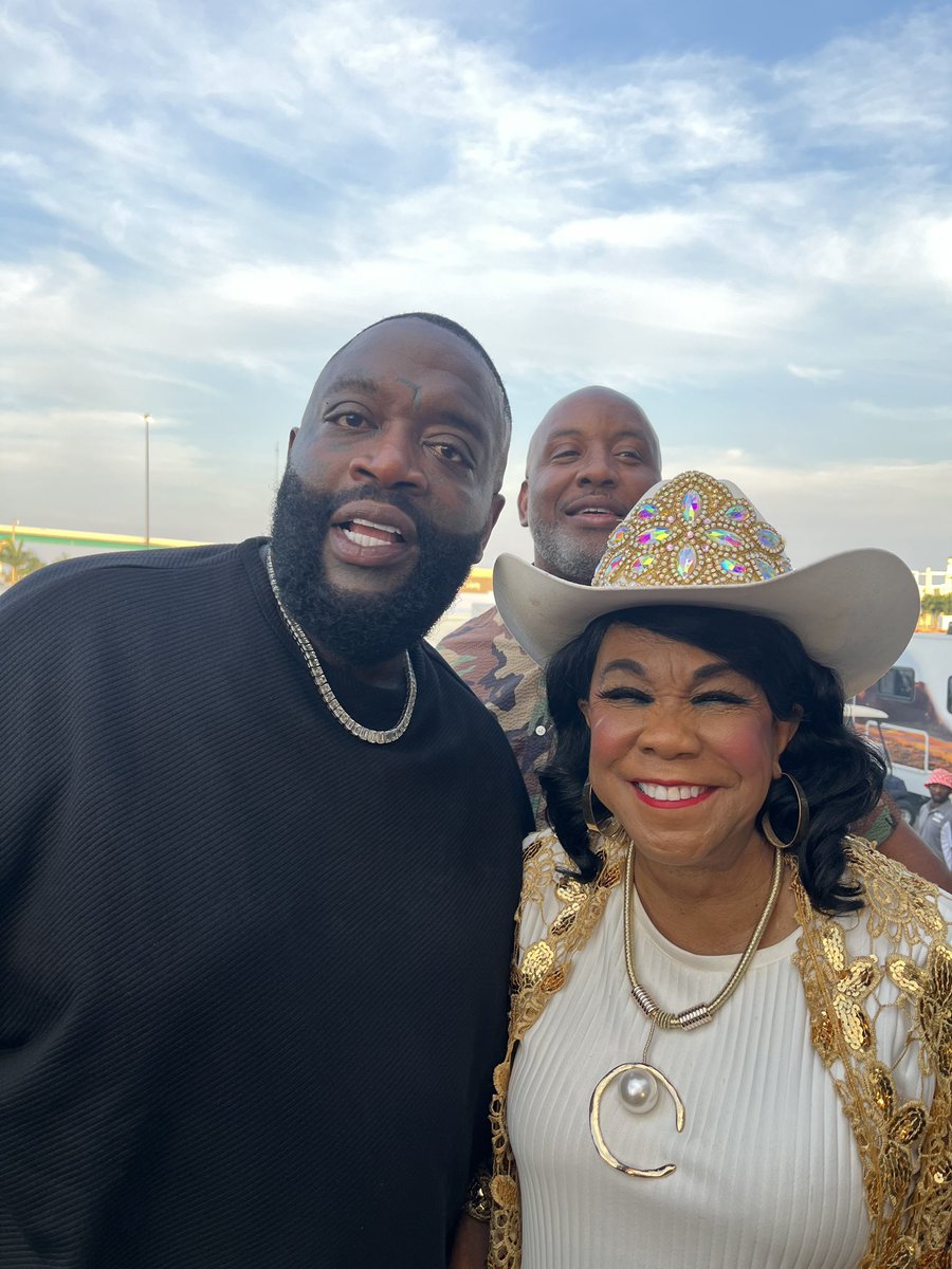 Rep. Frederica Wilson (@repwilson) on Twitter photo Everyday I’m hustlin’ for South Florida and I always love seeing <a href="/RickRoss/">Yung Rénzél 👑</a>!
#JazzInTheGardens Everyday I’m hustlin’ for South Florida and I always love seeing <a href="/RickRoss/">Yung Rénzél 👑</a>!
#JazzInTheGardens