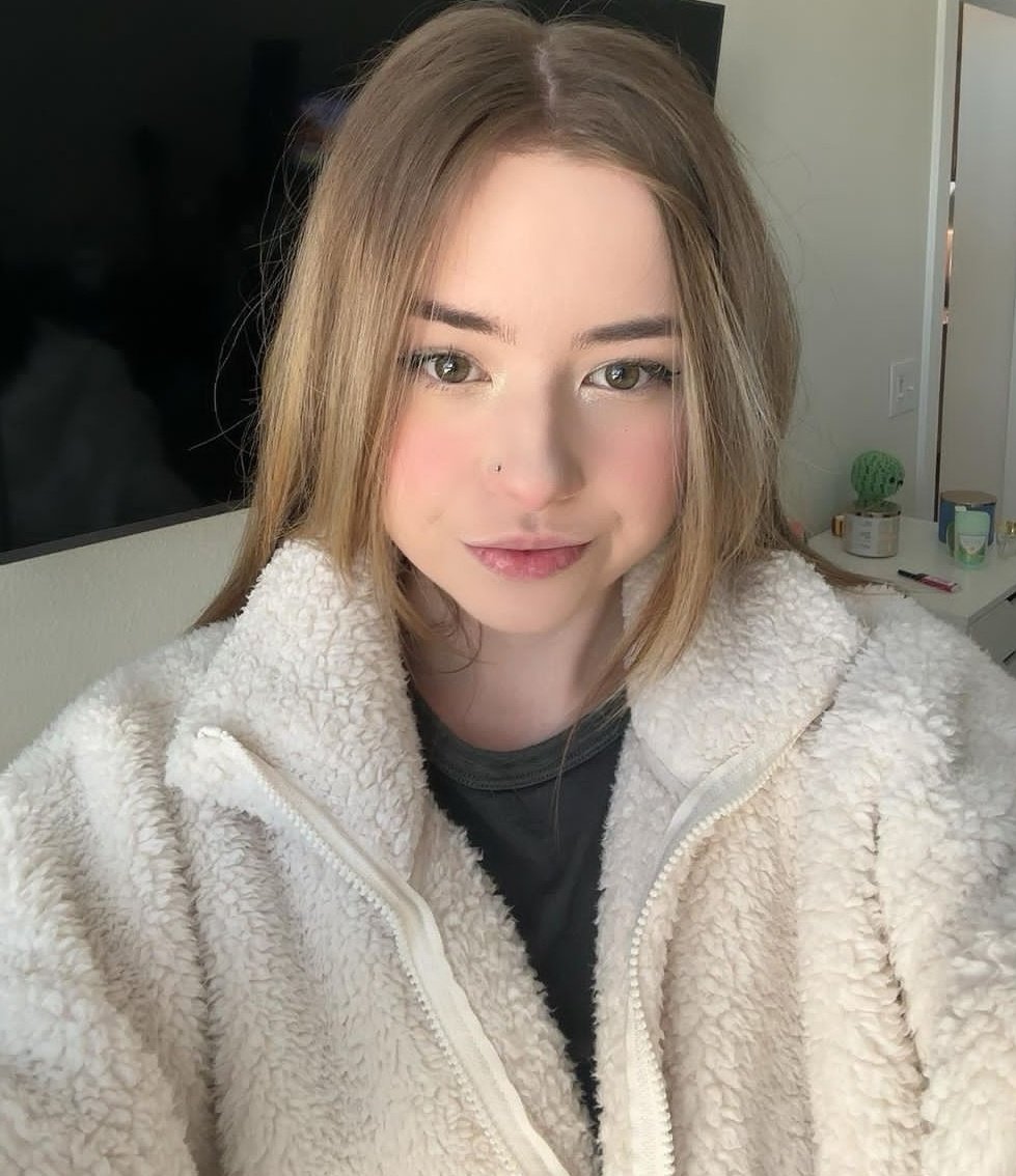Lirane05027164's tweet photo. Bonsoir Twitter rt et follow pour une nudes 🥵 https://t.co/fpTb6SzvWP