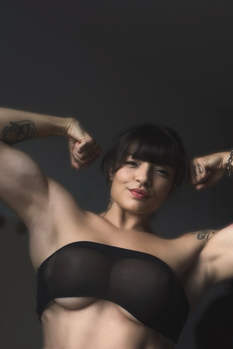 q coitada, n&atilde;o treina perna. https://t.co/xkjx3GTece