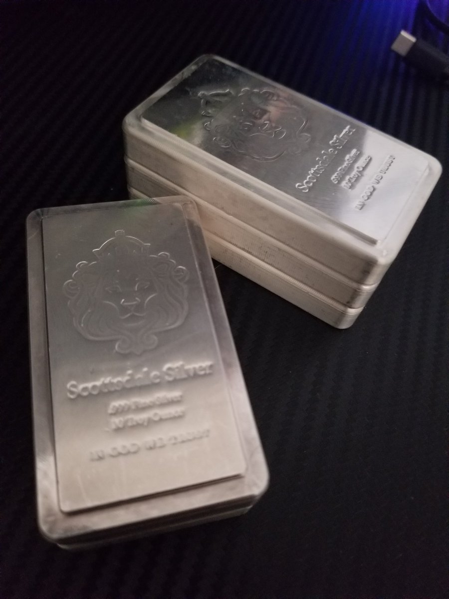 BitcoinSouljah's tweet image. PT 💰💰💰💰  I have bought all different kind of #silver from around the world.  But if i could start over and purchase one piece over and over again it would be the #ScottsdaleMint #10ozStackers i have 3 more coming in the mail this week!!! #SilverSqueeze 🤙🏼🤙🏼🤙🏼