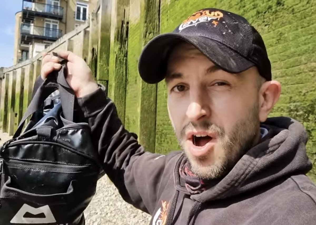 si_finds's tweet photo. I was looking for TREASURE when I found THIS lost bag! Watch the crazy video here https://t.co/e6dsz4yWs4 #mudlarking #lostandfound #treasure #london #thames #history #liquid #lostproperty #luckinthemuck #returned #mudlover #thamesrocket https://t.co/fMustV2KCe
