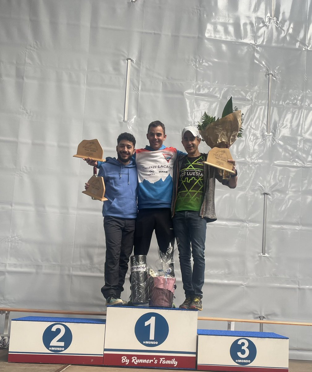 Continuamos temporada trail: hoy 
Peñazuela Trail Ainzon

⛰️23K y +600

👌Ambientazo y perfecta organización en Ainzon 🙌🏻🙌🏻

🤟Carrera rápida, 1h 50 a 4’48 min el km por sendas y con desnivel 😅

Unas foticos del podium disfrutado, tercero absoluto y primer veterano😎😄