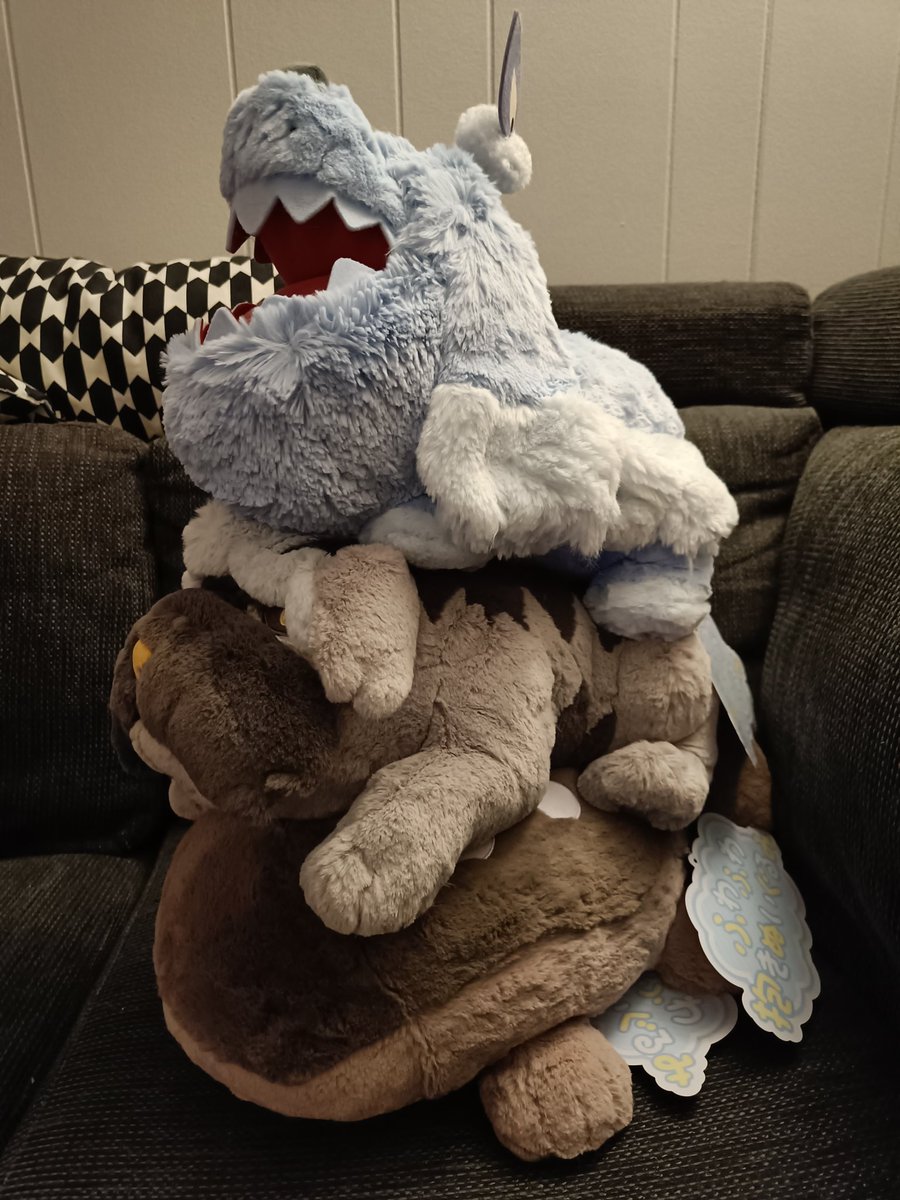 Chiko_Charm's tweet image. Two Meccha orders arrived, one containing  fuwafuwa #Clodsire #Greavard and #Mabostiff I've waited MONTHS for through surface shipping, and another super soft Clodsire from #PokemonCenter ✨ Got a tiny little extra teddy too in my order for some reason 😅