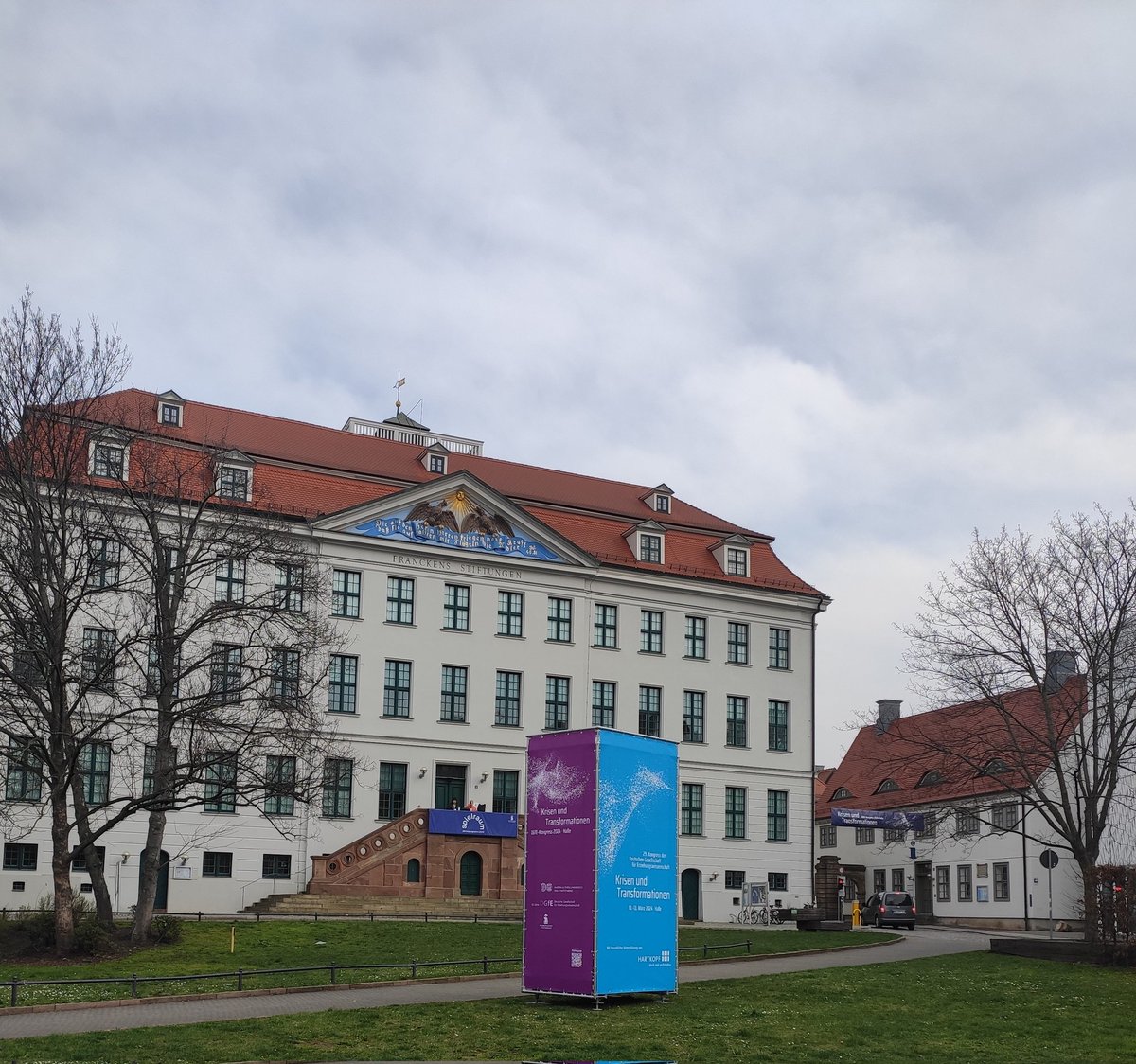 Spannende Einblicke und Diskussionen bereits heute am ersten Kongresstag  * discussing and exchanging about crises and transformation at the 29. Congress of DGfE in Halle #dgfe