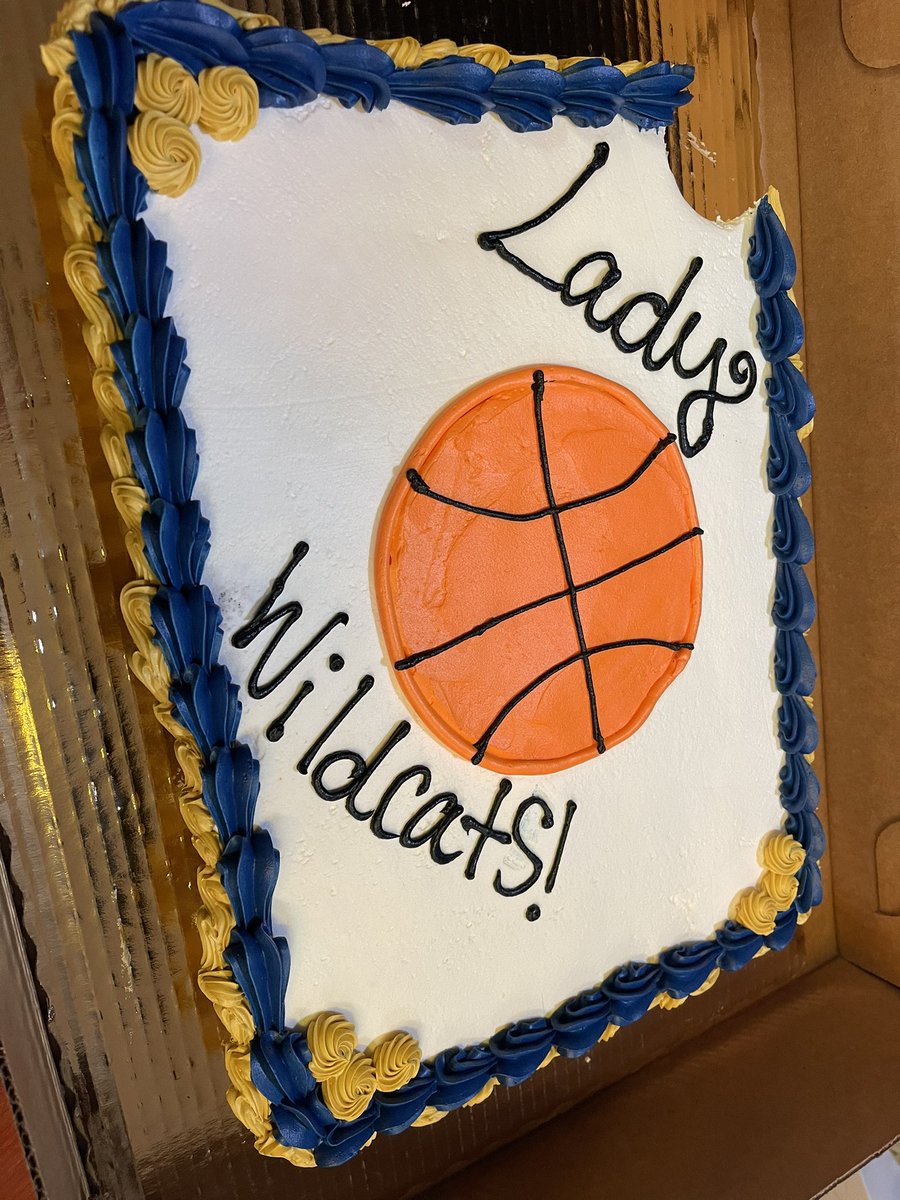 BatsonBBall's tweet photo. Proud of @chee_ladycats We didn’t accomplish all of our goals, but doubled our win total from last year in year 2. Lost 6 by 11 or less (5 in region) Really going to miss these 24s @ashe_bre @megcrock @alyssa_willer06 @JordanBrown2024 @Jyrah244 @smoot_justanna @HannahH_2024 
😼🏀 https://t.co/ANw9BNPzhH