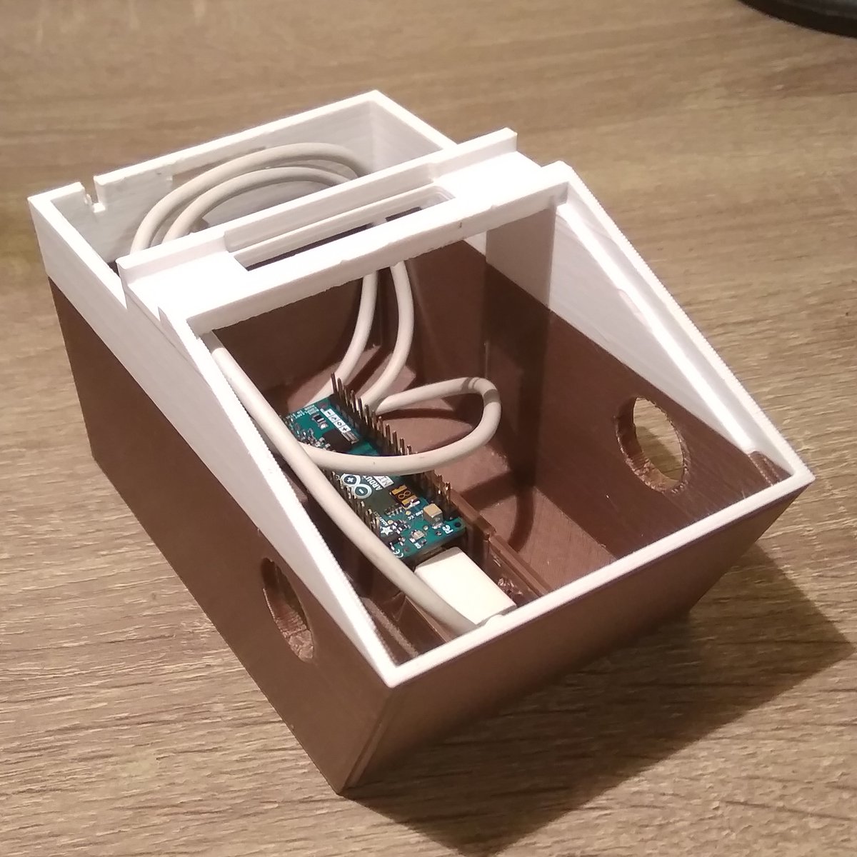 Landov11's tweet image. The cabinet of my planned mobile arcade machine is not exactly as planned. Multi-color not by fashion but material shortage. The mount of the arduino must be redesigned. #miniarcade