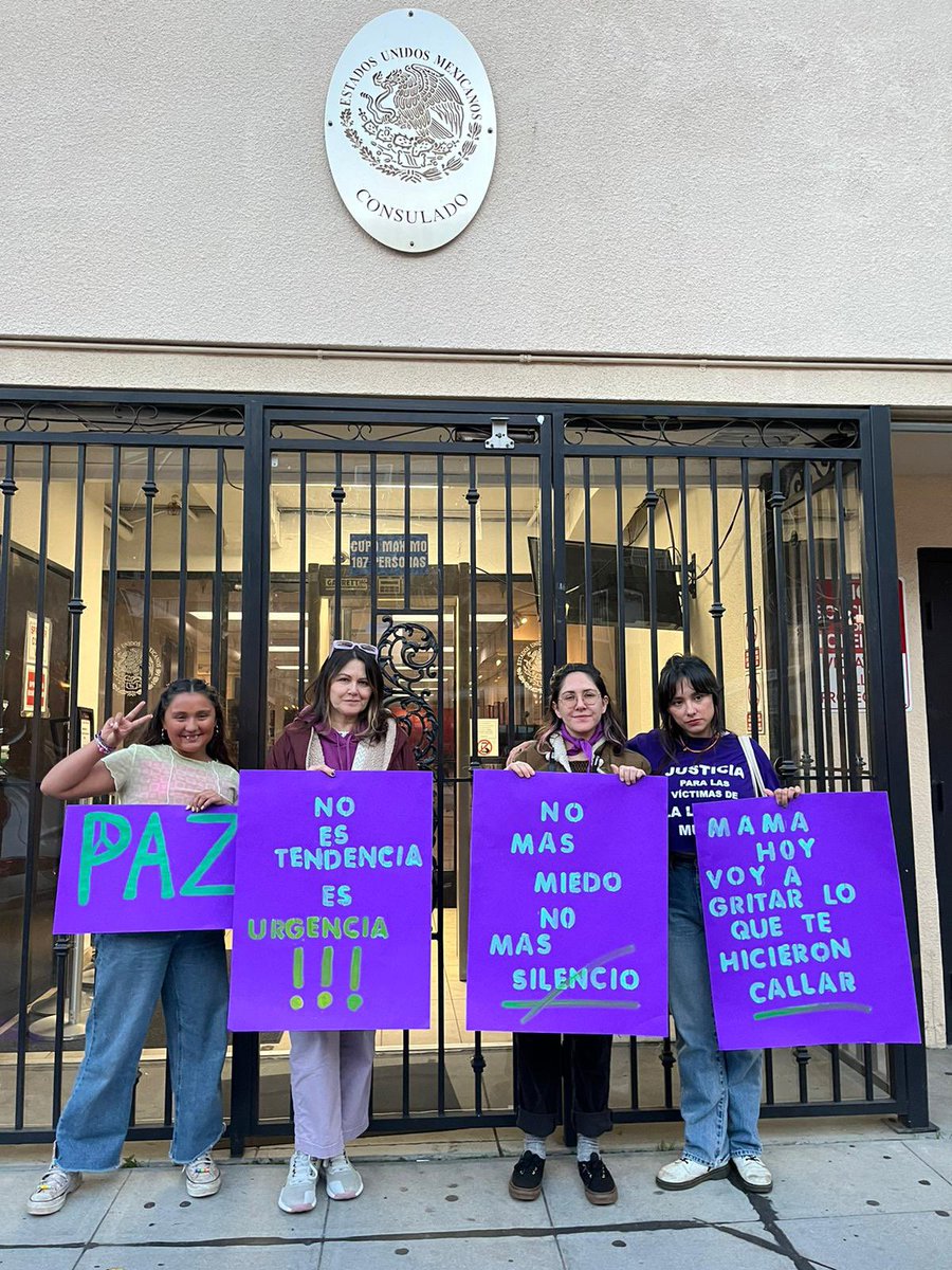 Nuestras compañeras de San Diego CA realizaron una manifestación en el día #8deMarzo para visibilizar la violencia que han sufrido de la iglesia La Luz del Mundo.

Exigimos ¡No Más Impunidad! Y que los agresores enfrenten consecuencias reales por sus actos.  #NiUnaMás