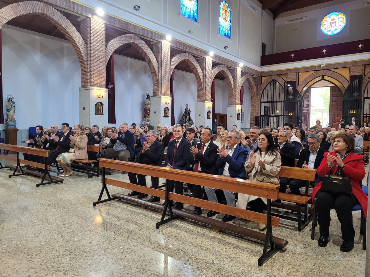 Hoy hemos asistido al pregón de la Semana Santa de Zarandona. Un pregón que ha llevado a cabo José Ángel Cerezo, zarandonero y cofrade de corazón. Emocionados con cada una de sus palabras con las que ponemos rumbo a uno de los días más importantes para #Zarandona.