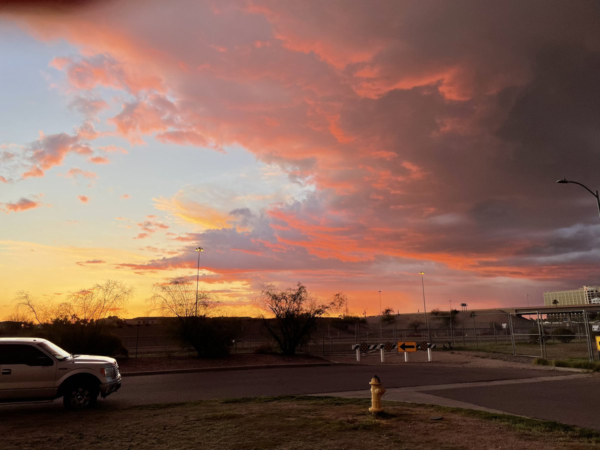 uniquejulz's tweet image. Beautiful Arizona skies to the west and to the east
I ❤️ Arizona