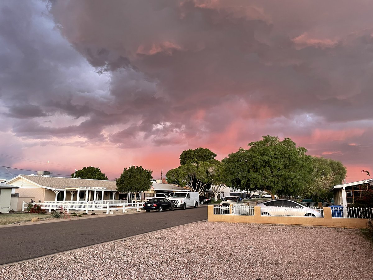 uniquejulz's tweet image. Beautiful Arizona skies to the west and to the east
I ❤️ Arizona