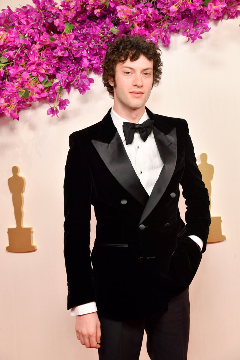 From Barton Academy to the #Oscars—Dominic Sessa has arrived.

🔗: vntyfr.com/5bsOty7