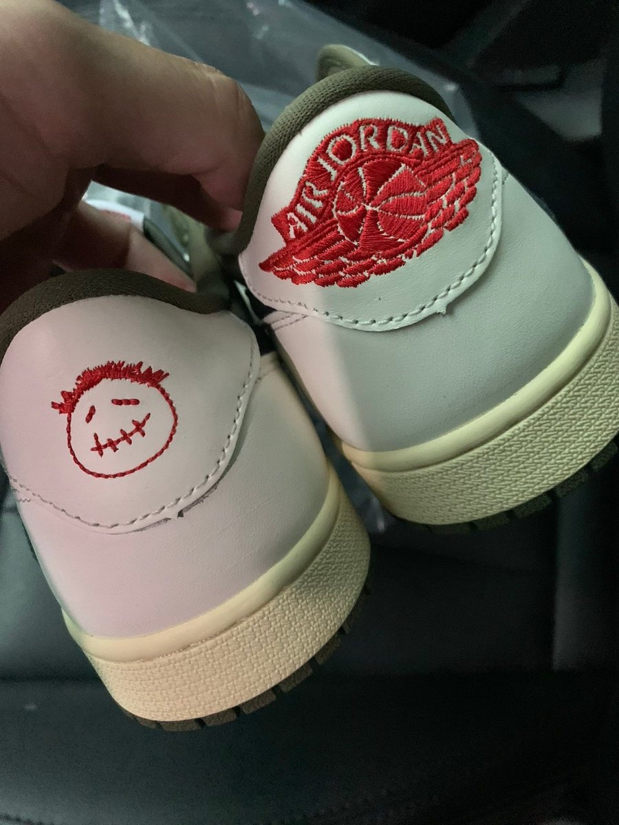 SneakerFiles.com tweet media