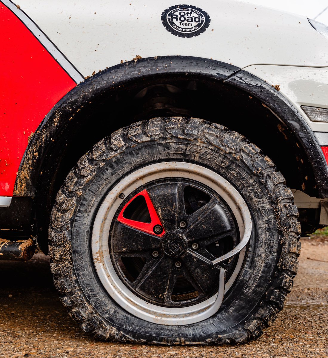 cmagudo's tweet photo. Work Hard Play Hard 

#OffRoadTeam @porscheclubespana @bymywheels 

#porsche #porscheclub #porscheclubespaña #porscheoffroad #porschecayenne #cayenneoffroad #porschelife 

📸 @airmadrid https://t.co/xMtI1GbUNx