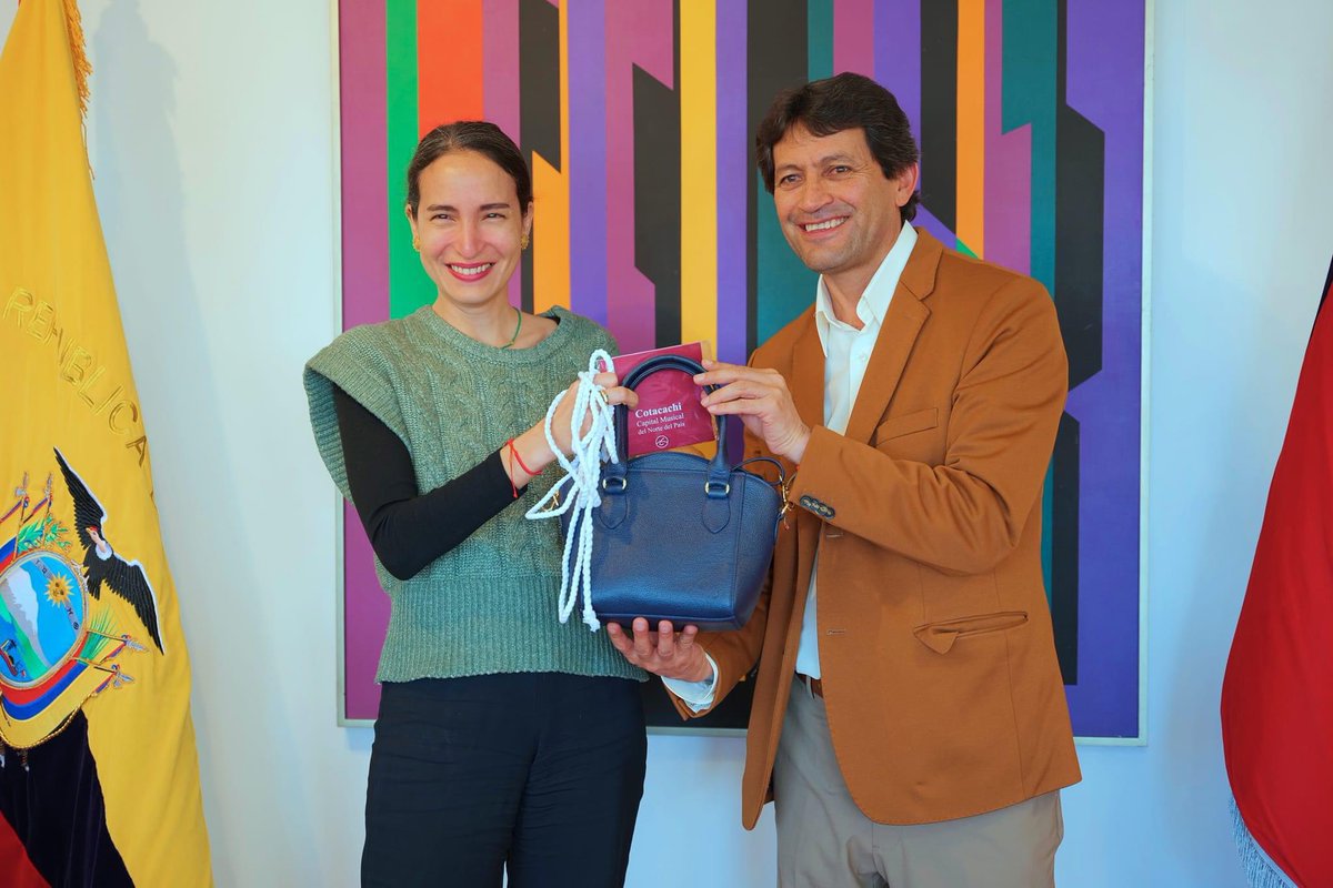 JomarCevallos's tweet photo. Vamos muy cerca para incorporar en la lista más representativa del Ecuador como patrimonio cultural intangible al Desafío del Trompo. Con Rumina Muñoz ministra cultura. https://t.co/UftjnErsYl