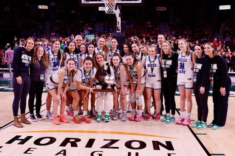 A lot of love and pride for this crew! #3degrees 💚💙🏀🌡️