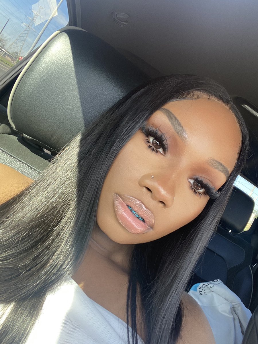 Houstonbarbiee's tweet photo. 😗 https://t.co/LxLXiwLxBy