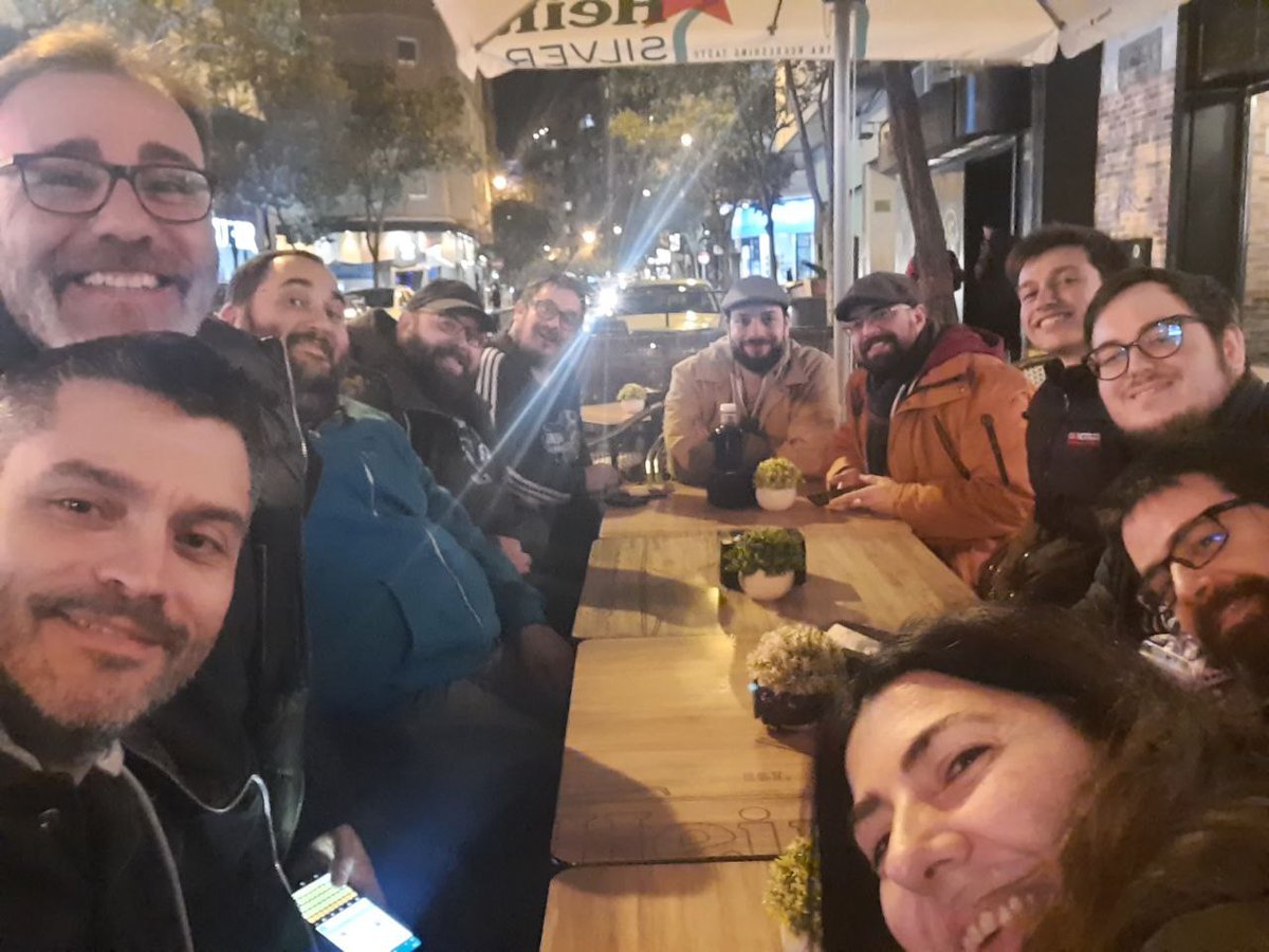 moonnoise's tweet photo. Qué grande es Protos y Tipos #PyT24 Escribía en el Telegram de @ultimarondadjab que para mi es como estar en Disneylandia. Si, me encsntan los protos, pero sin duda lo que más me gusta son los creadores, ¡QUE GENTE MÁS GRANDE! https://t.co/jclJIzkbK2