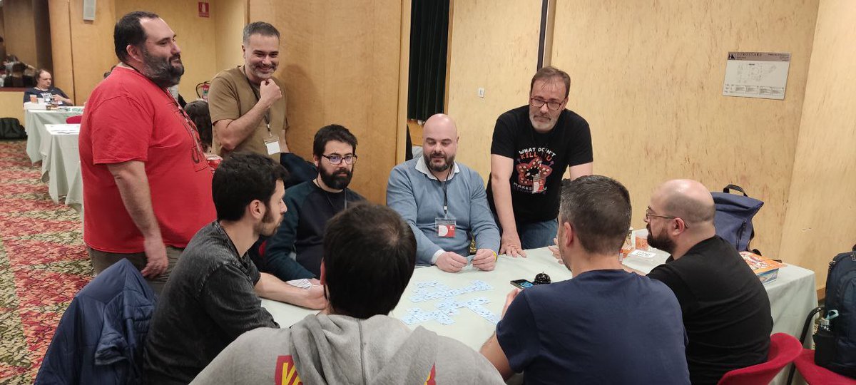 moonnoise's tweet photo. Qué grande es Protos y Tipos #PyT24 Escribía en el Telegram de @ultimarondadjab que para mi es como estar en Disneylandia. Si, me encsntan los protos, pero sin duda lo que más me gusta son los creadores, ¡QUE GENTE MÁS GRANDE! https://t.co/jclJIzkbK2
