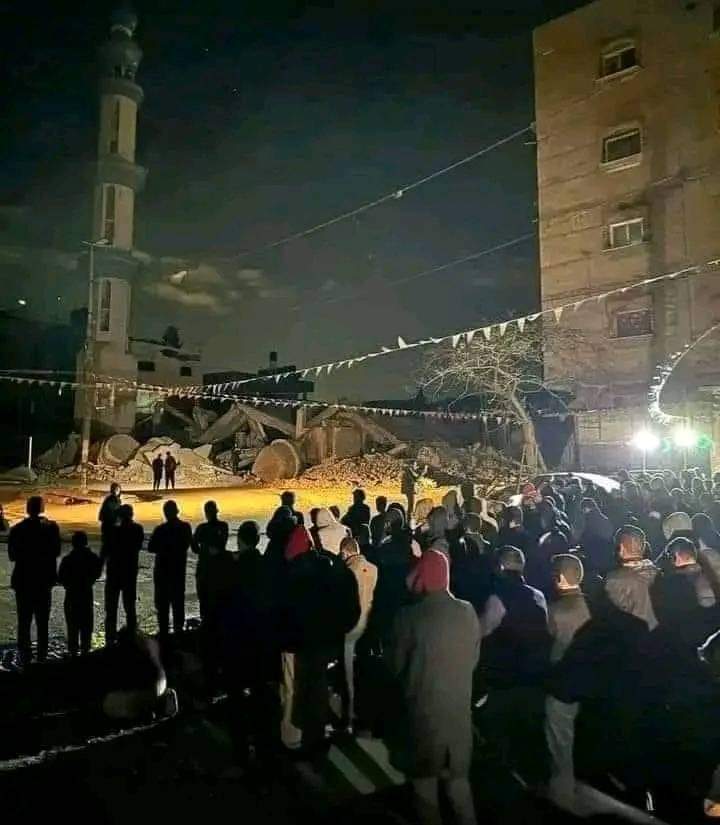 صلاة التراويح مِن غــزة.
اللهم بلغ أهلنا بغزه رمضان منصورين وفي أحسن حال 🤲
كل عام والعالم أجمع بكل خير وسلام وسعاده 🕌🧡
#غداً_رمضان 
#رمضان_الاثنين
رَمضَان ||٢٠٢٤.🌙♥️