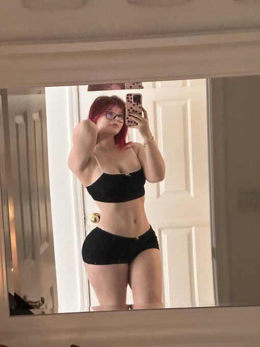 Wake up it&rsquo;s time to go for a walk https://t.co/y8qWzvxy2k