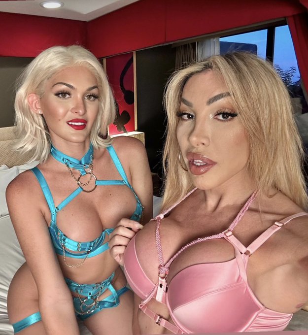 I&rsquo;m so happy I got to finally work with @evaparadisxxx yesterday! See it on our Onlyfans soon💙💗 https://t<a class="tags" href="/tag/evaparadisxxx">@evaparadisxxx</a><a href="/tag/mvsales"class="tags"><span>#mvsales</span></a>