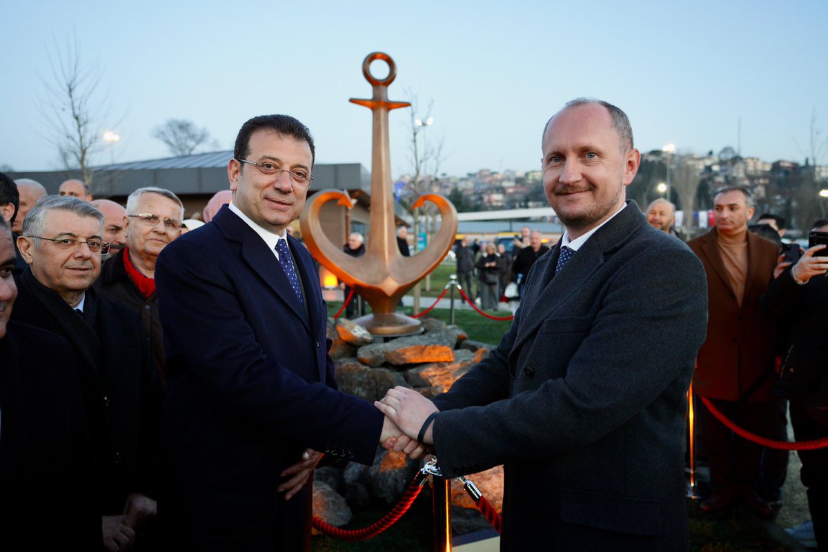 Joined by Ukraine's Consul General, we proudly unveiled the Heart-Anchor at Çubuklu Ferry Pier, a gift from Odesa symbolizing our cities' strong bond. Amidst the Ukraine-Russia conflict, we stand with Odesa, sending 41 generators & aid for those in need.