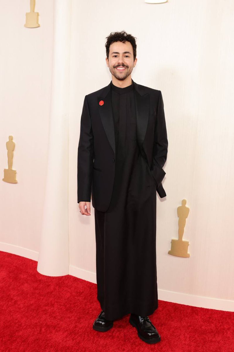 hobiskoya's tweet photo. Ramy Youssef calling for a permanent ceasefire in Palestine in his on screen interview with ABC, thank you for using your voice! #Oscars #Oscars2024 https://t.co/Mbxyd2e6CC