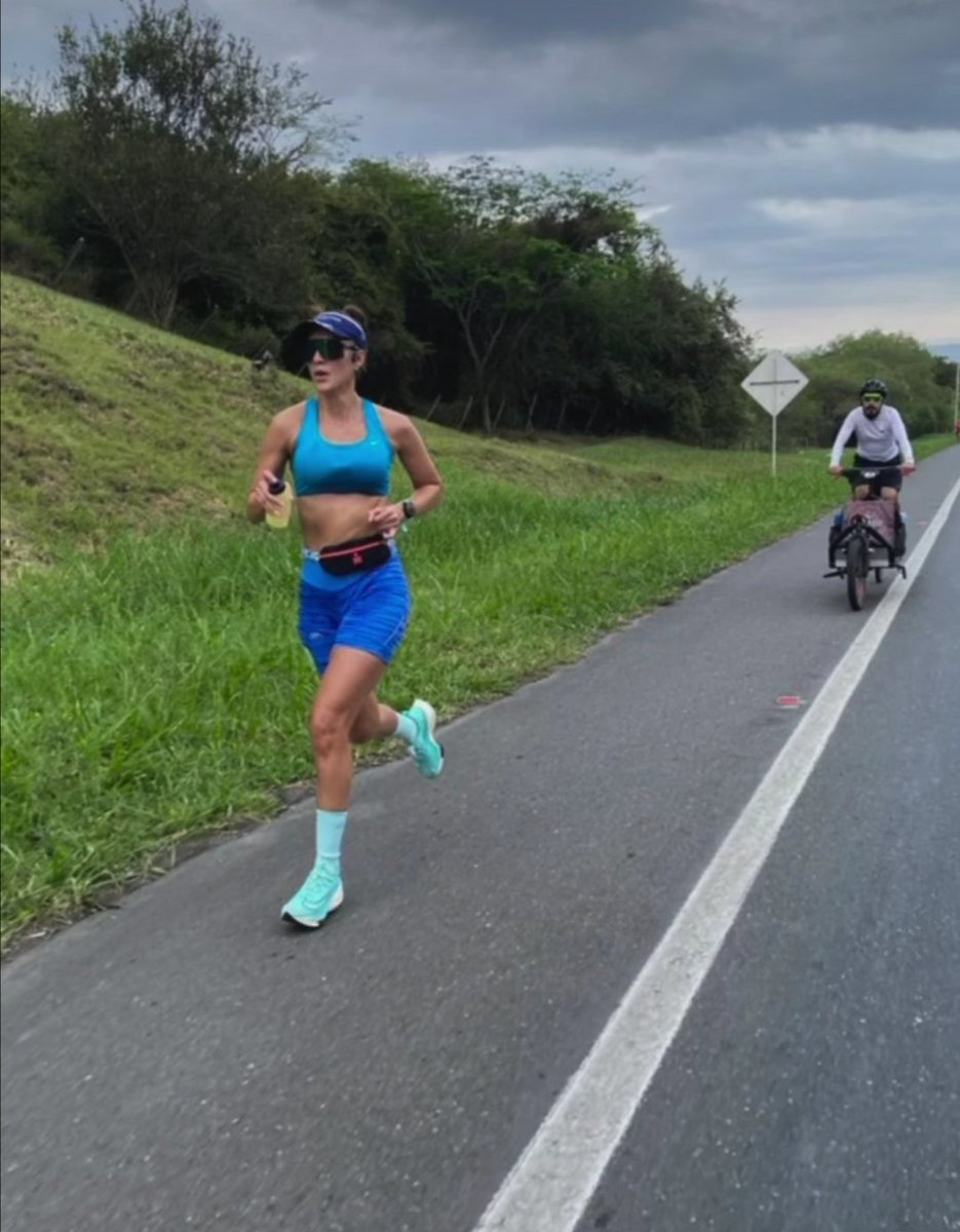 SpeedBikeCourie's tweet image. Guardando la distancia para proteger a nuestra #runnergirl en su recorrido de entreno
.
.
#runnerlovers #running #runners #triathlon #trialrunning #runnergirls #runnermen #acompañamiento