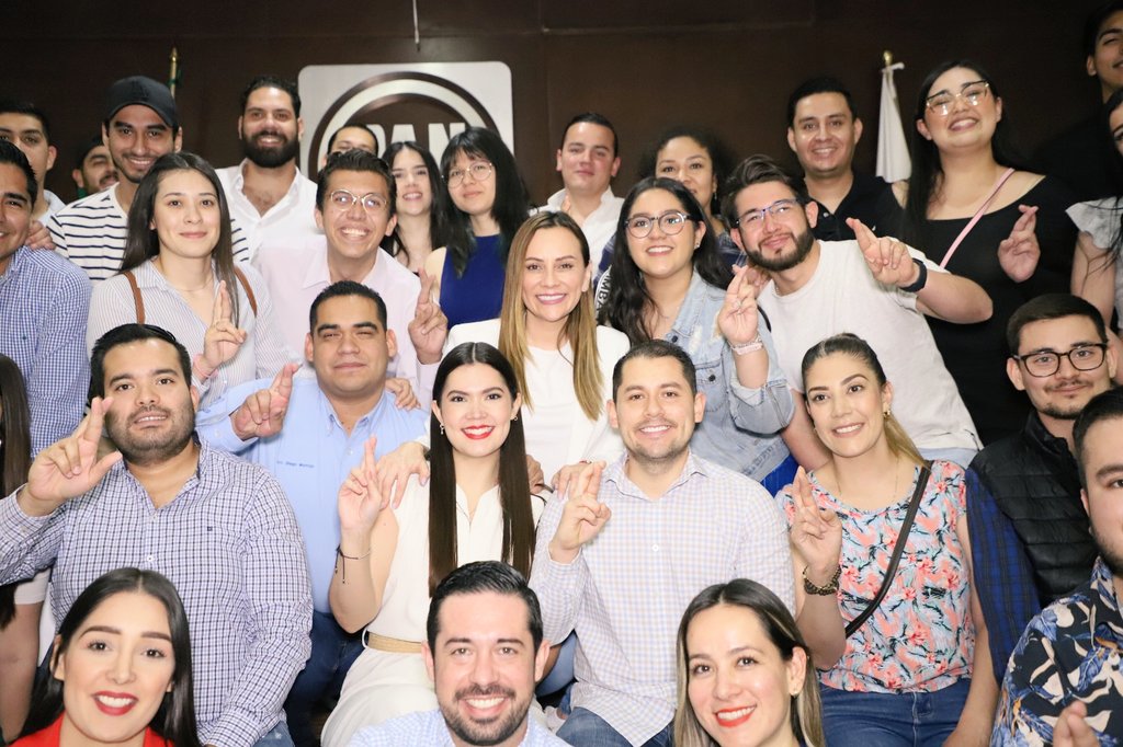 dianagoma's tweet photo. Presentamos la Planilla de la Coalición #FuerzaYCorazon por Guadalajara.

Mujeres y hombres valientes y entusiastas que quieren una mejor ciudad, donde se respire el orgullo de ser tapatíos.

Vienen 80 días de intenso trabajo, vamos con todo por la victoria.

#Guadalajara https://t.co/sUOhORegbf
